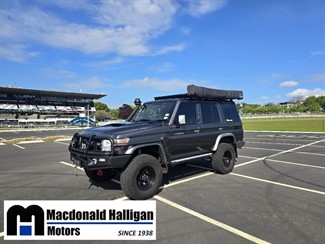 2023 Toyota Landcruiser - Thumbnail